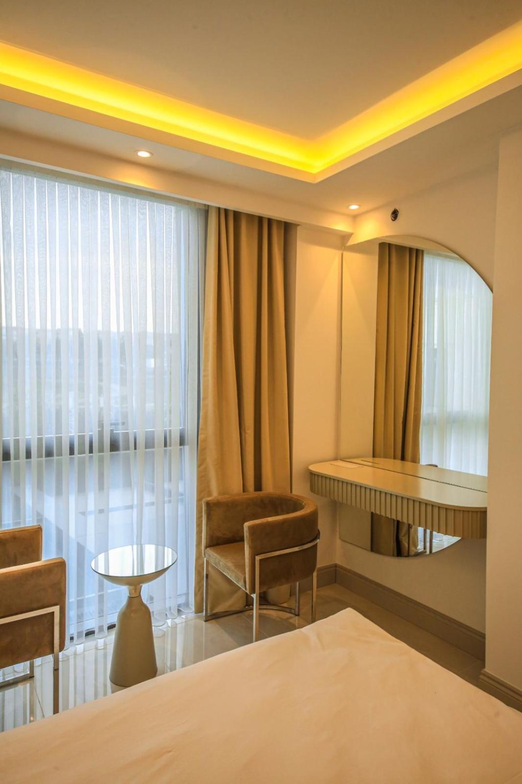 Goerguelue Hotel Merkezkoy ภายนอก รูปภาพ