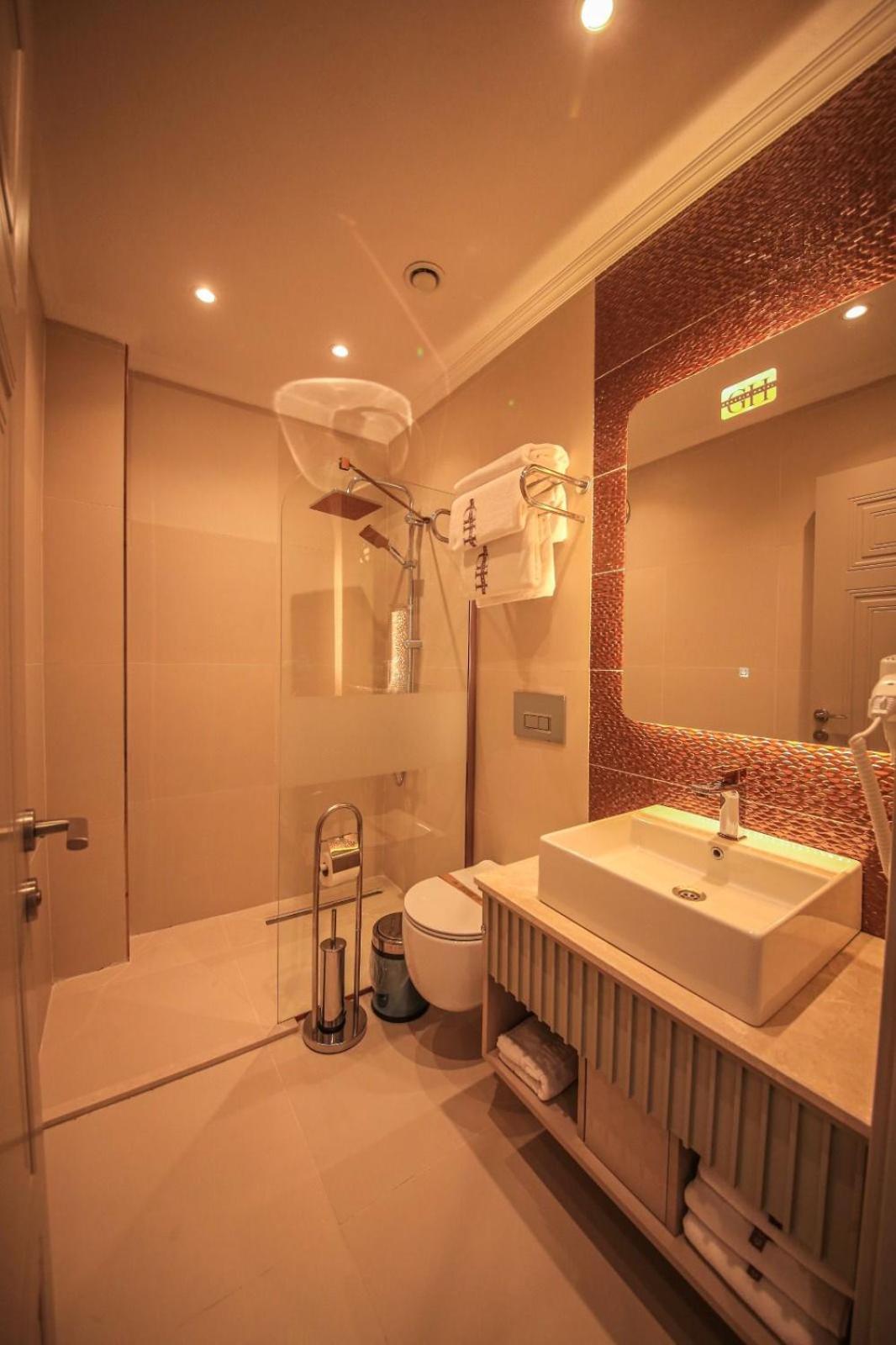 Goerguelue Hotel Merkezkoy ภายนอก รูปภาพ